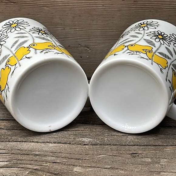 Vintage Coffee Mugs With Yellow Chicks & Daisies :: Set of 2 - Picture 5 of 11